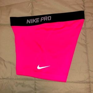 Nike women’s hot pink short